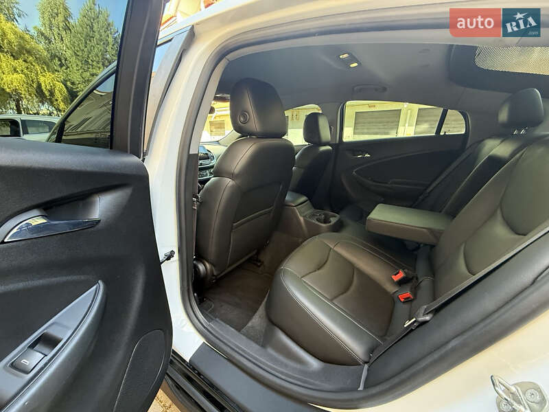 Хетчбек Chevrolet Volt 2015 в Києві