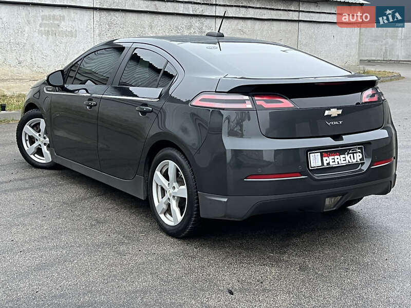 Хэтчбек Chevrolet Volt 2015 в Киеве
