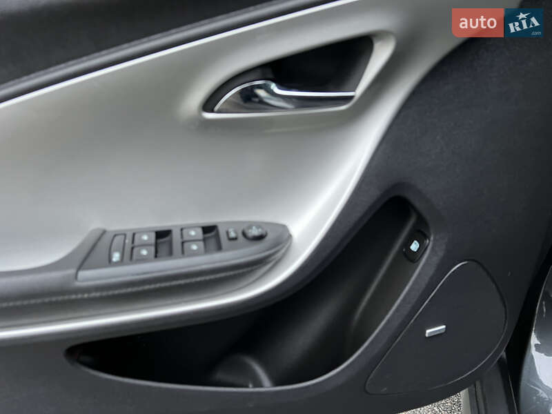 Хэтчбек Chevrolet Volt 2015 в Киеве