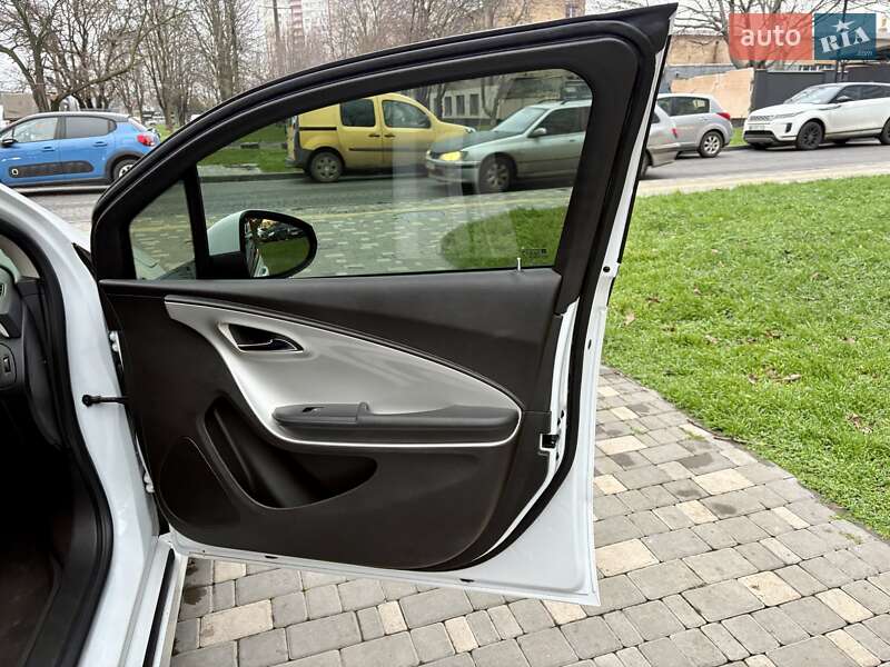 Хэтчбек Chevrolet Volt 2015 в Одессе