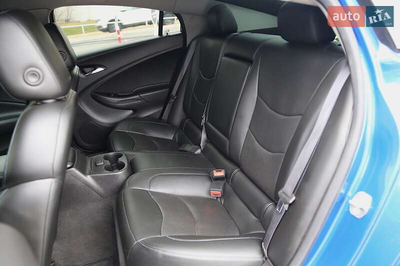 Хэтчбек Chevrolet Volt 2017 в Киеве