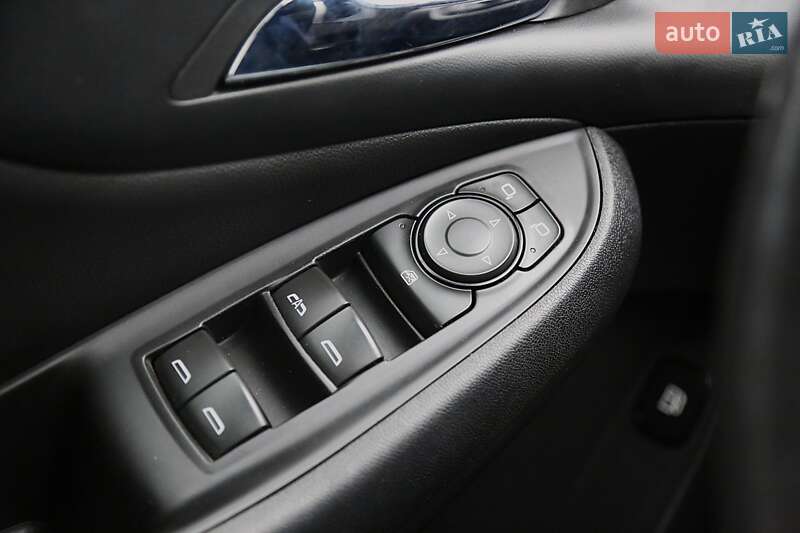 Хэтчбек Chevrolet Volt 2017 в Киеве