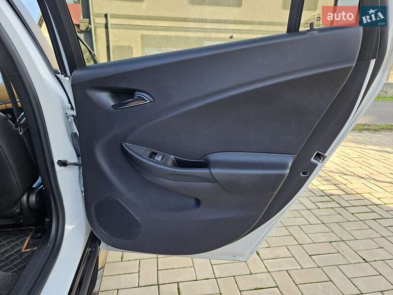 Хэтчбек Chevrolet Volt 2016 в Одессе