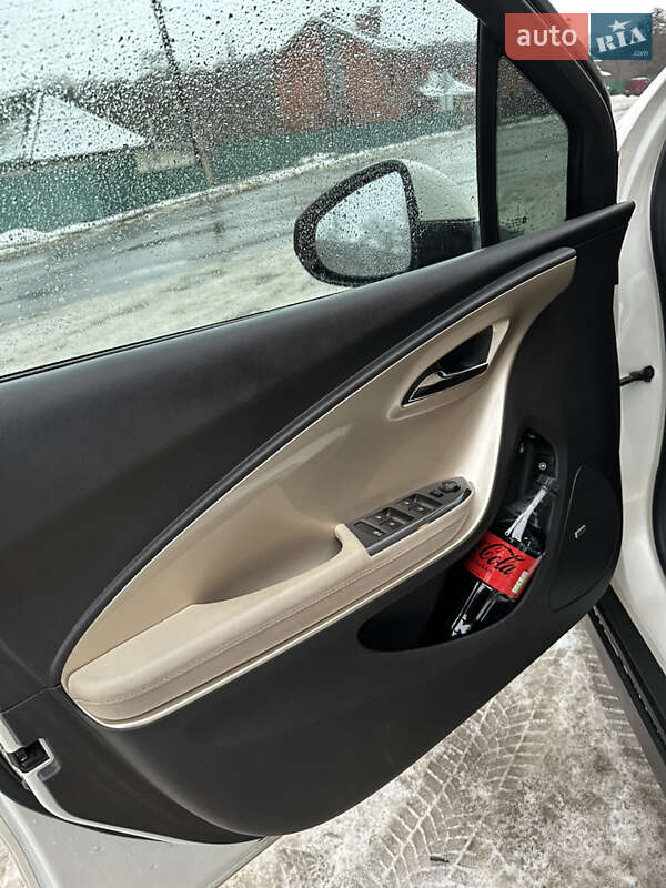 Хэтчбек Chevrolet Volt 2012 в Полтаве