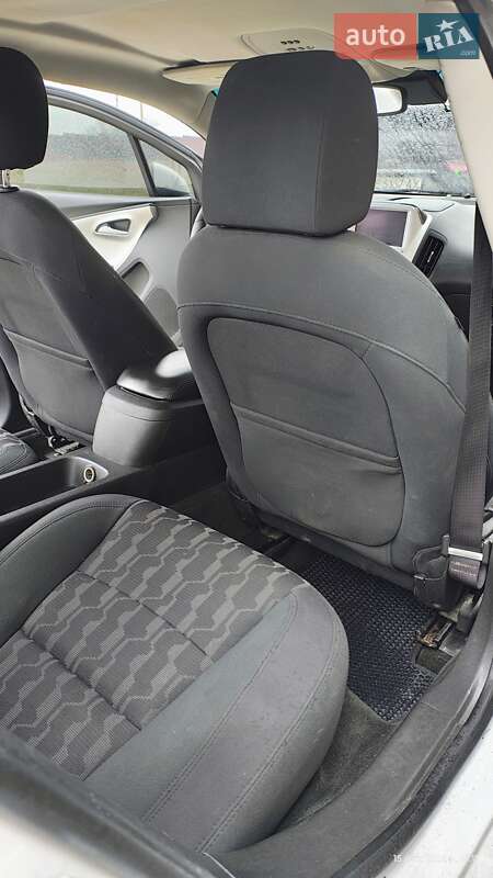 Хетчбек Chevrolet Volt 2011 в Дніпрі