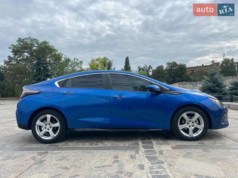 Хэтчбек Chevrolet Volt 2016 в Киеве