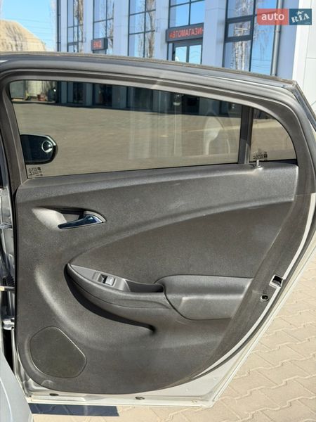 Хэтчбек Chevrolet Volt 2015 в Киеве