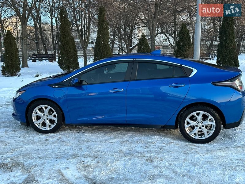 Хэтчбек Chevrolet Volt 2017 в Киеве