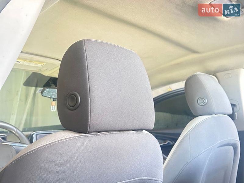 Хэтчбек Chevrolet Volt 2012 в Чутове