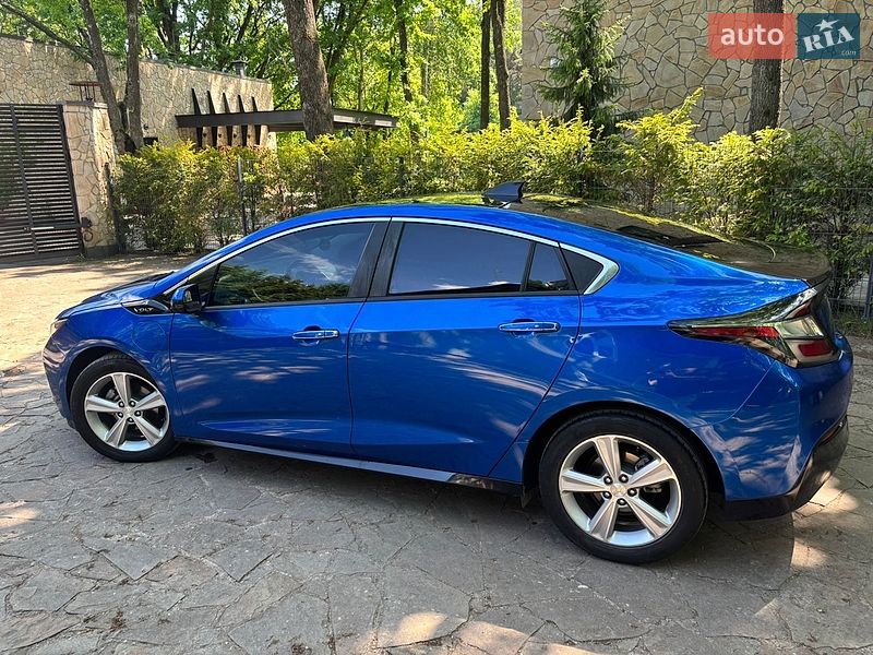 Хэтчбек Chevrolet Volt 2016 в Киеве