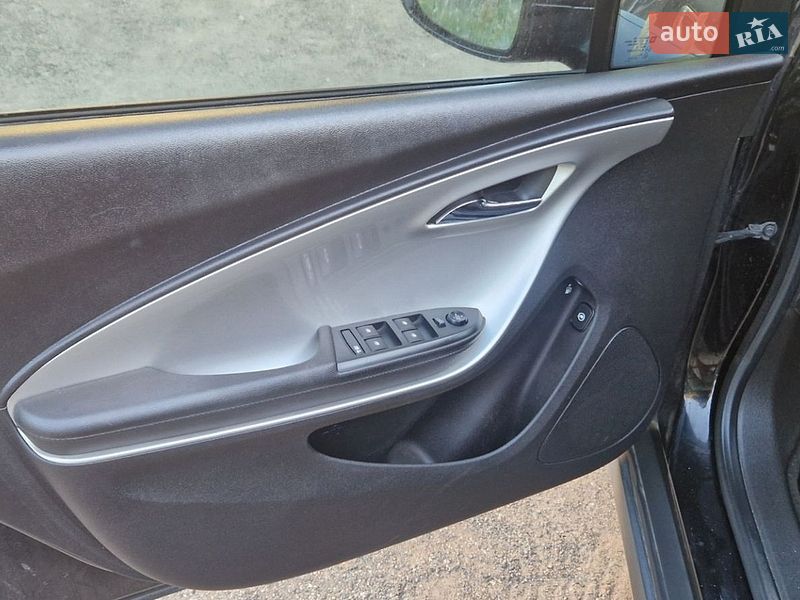 Хэтчбек Chevrolet Volt 2013 в Малине