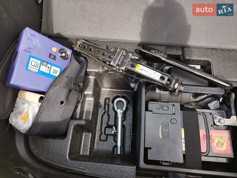Хэтчбек Chevrolet Volt 2018 в Вознесенске фото 20 Хэтчбек Chevrolet Volt 2018 в Вознесенске