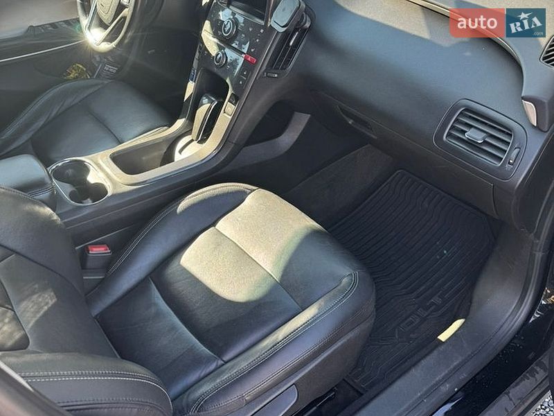 Хэтчбек Chevrolet Volt 2015 в Киеве