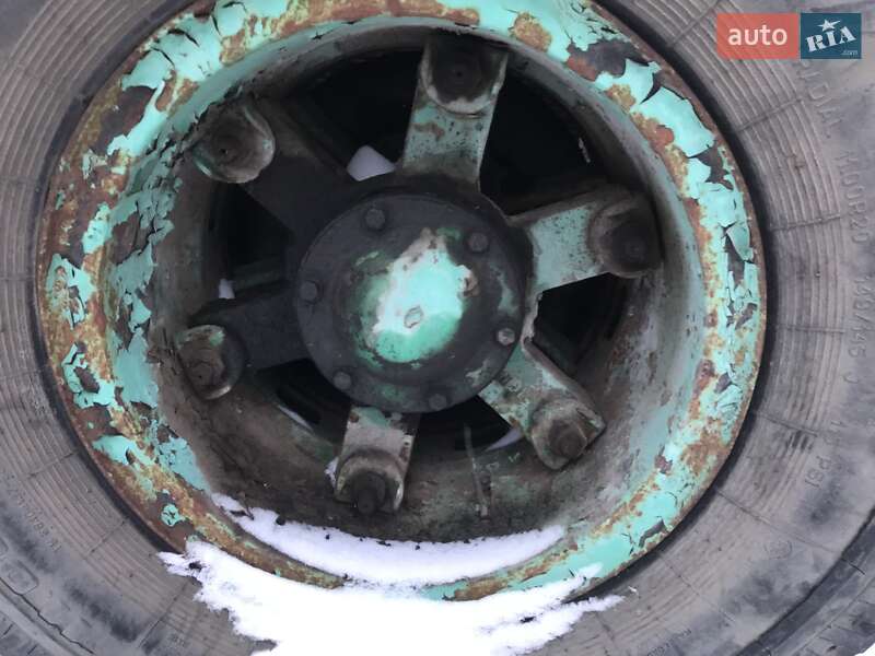 Контейнеровоз ЧМЗАП 5208 1982 в Харькове