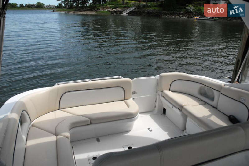 Моторна яхта Chris-Craft Crowne 2001 в Києві