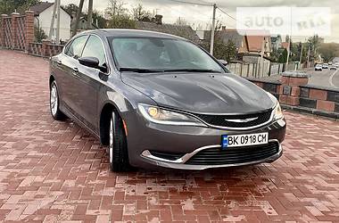 Седан Chrysler 200 2015 в Ровно