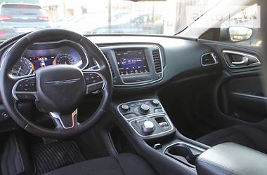 Седан Chrysler 200 2015 в 