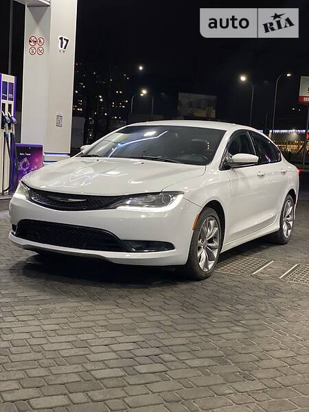 Седан Chrysler 200 2015 в 