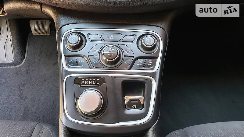 Седан Chrysler 200 2014 в Дніпрі