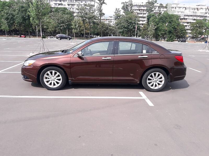 Седан Chrysler 200 2013 в Києві