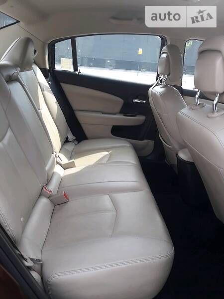 Седан Chrysler 200 2013 в Києві