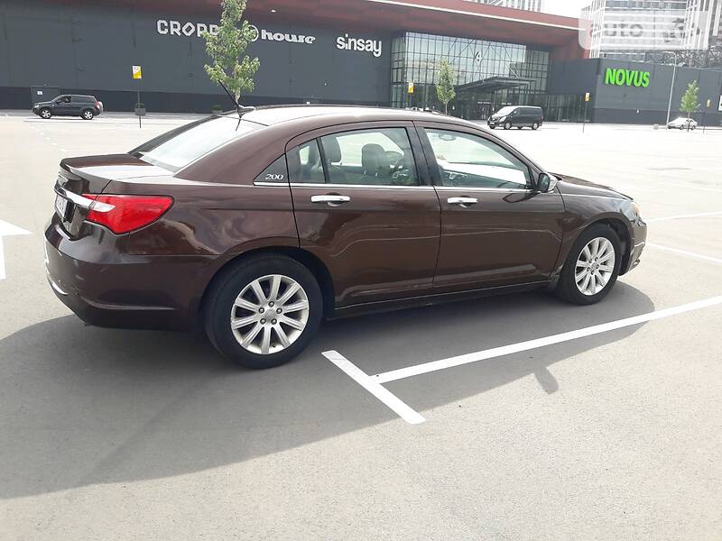 Седан Chrysler 200 2013 в Києві