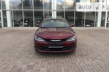 Седан Chrysler 200 2015 в Маріуполі