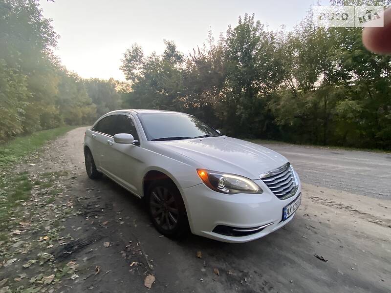 Седан Chrysler 200 2013 в Полтаве