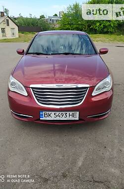 Седан Chrysler 200 2013 в Рівному