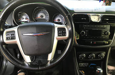 Кабріолет Chrysler 200 2011 в Ужгороді