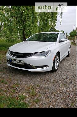 Седан Chrysler 200 2016 в Червонограді