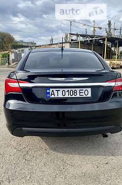 Седан Chrysler 200 2013 в Ивано-Франковске