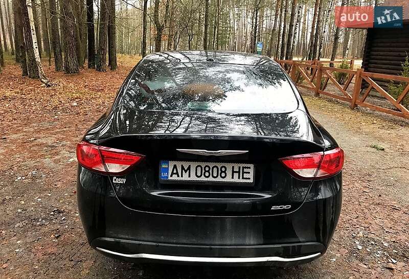 Седан Chrysler 200 2015 в Житомире
