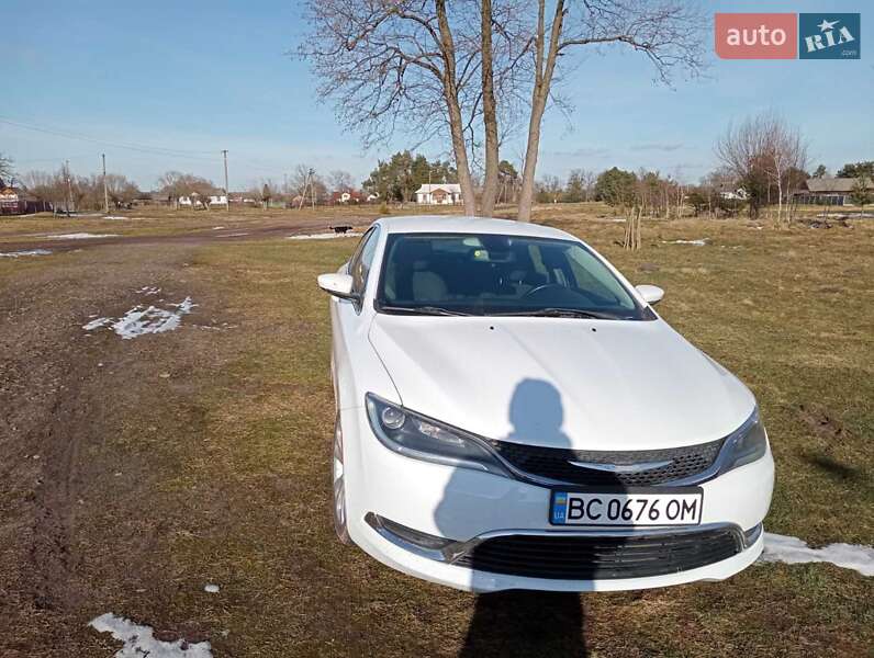 Седан Chrysler 200 2015 в Шептицькому