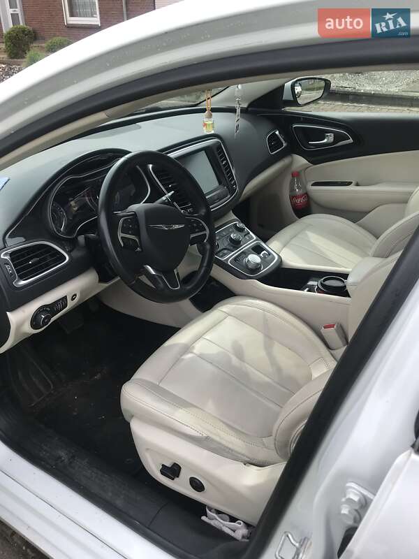 Седан Chrysler 200 2015 в Киеве