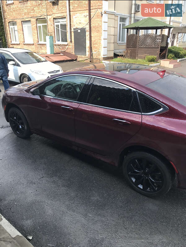 Седан Chrysler 200 2015 в Броварах