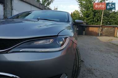 Седан Chrysler 200 2014 в Вышгороде