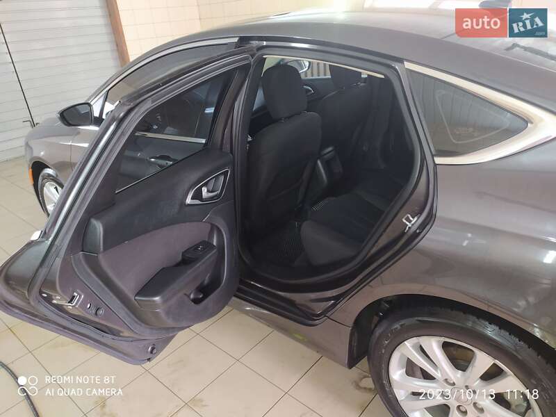 Седан Chrysler 200 2015 в Рава-Русской