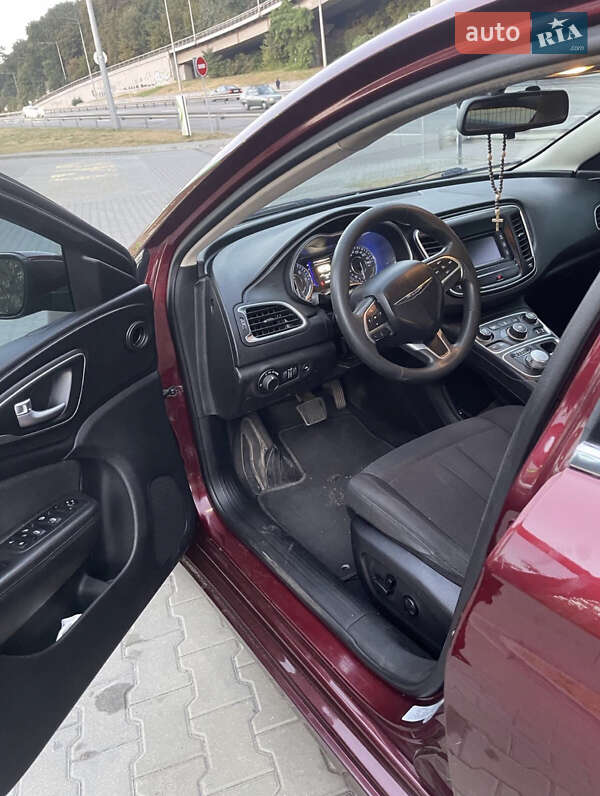 Седан Chrysler 200 2015 в Каневе