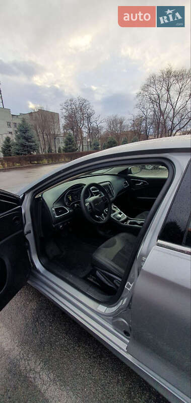 Седан Chrysler 200 2015 в Полтаві
