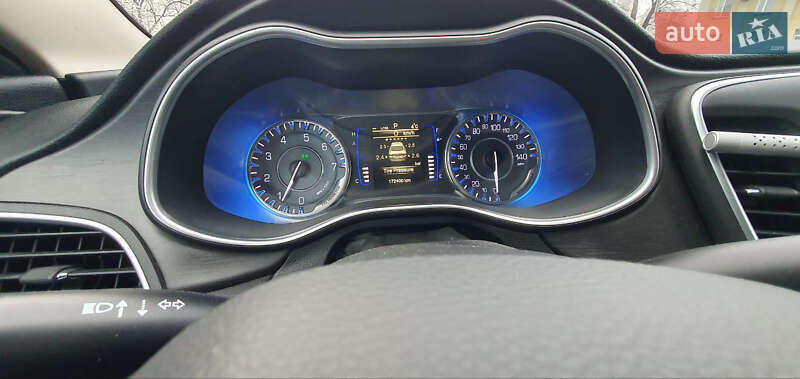 Седан Chrysler 200 2015 в Полтаві