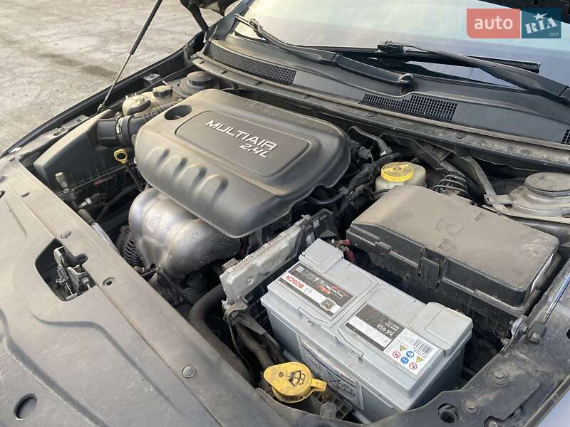Седан Chrysler 200 2015 в Кривом Роге