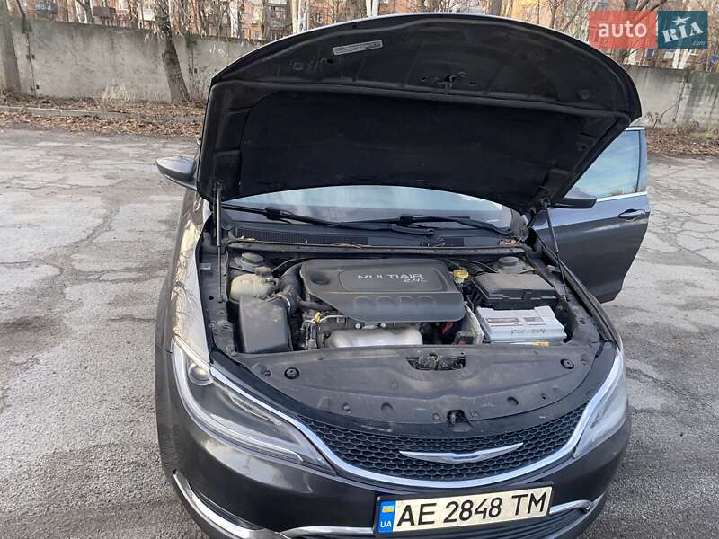Седан Chrysler 200 2015 в Кривом Роге