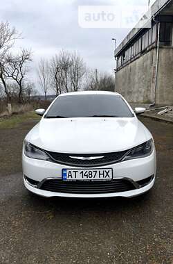 Седан Chrysler 200 2015 в Ивано-Франковске