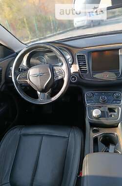 Седан Chrysler 200 2015 в Рівному