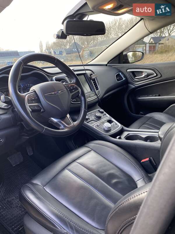 Седан Chrysler 200 2016 в Буске