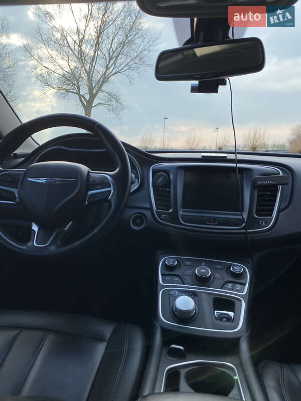 Седан Chrysler 200 2016 в Буске