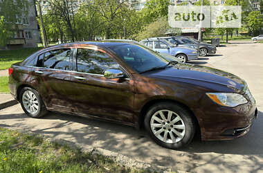 Седан Chrysler 200 2013 в Киеве