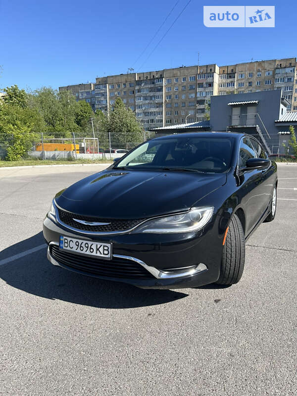 Седан Chrysler 200 2015 в Львове