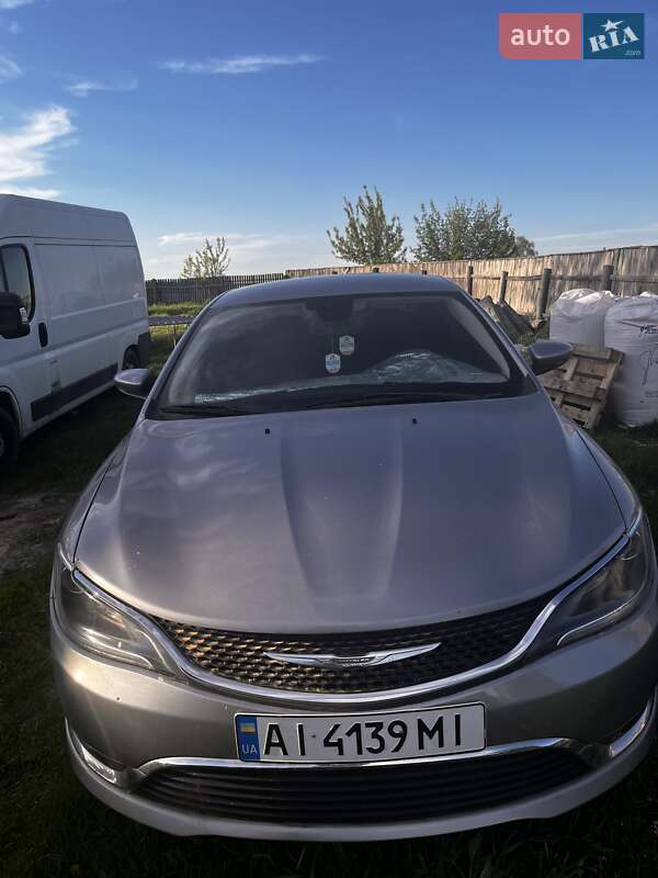 Седан Chrysler 200 2016 в Фастове